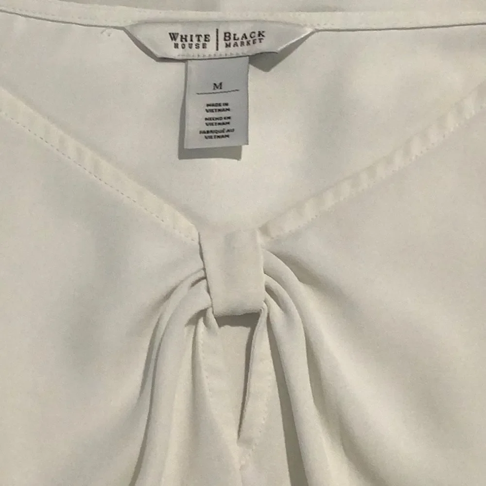 🎀 WHBM White Bow-Front Blouse – Cap Sleeve, Rounded Neck – Size M - Picture 7 of 8